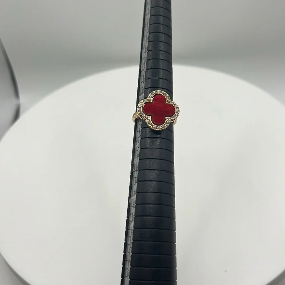 112. Elegant Marble Looking Clover Ring